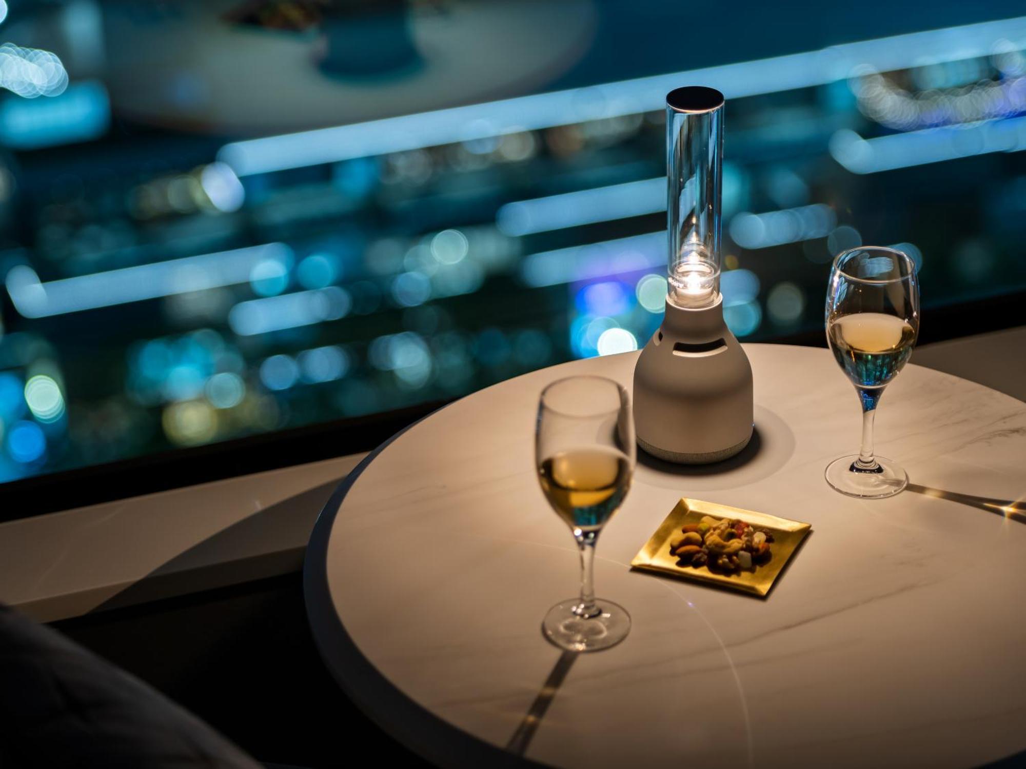 Mitsui Garden Hotel Yokohama Minatomirai Premier Eksteriør billede The bar at the 101 Sky Lounge
